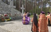 Иерарх Украинской Православной Церкви совершил литию в день памяти жертв политических репрессий 1937-1938 годов в заповеднике «Быковнянские могилы»