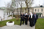 Святейший Патриарх Кирилл осмотрел архитектурный комплекс Черниговского Патриаршего подворья Москвы