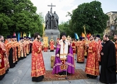 В день памяти святых равноапостольных Мефодия и Кирилла на Славянской площади в Москве был совершен молебен