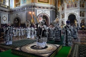 В понедельник Страстной седмицы Святейший Патриарх Кирилл совершил Литургию Преждеосвященных Даров в Храме Христа Спасителя
