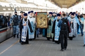 Чудотворную Тихвинскую икону Божией Матери встретили на Ленинградском вокзале Москвы