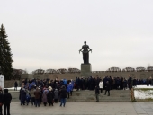 В 79-ю годовщину полного освобождения Ленинграда от фашистской блокады священнослужители Санкт-Петербургской епархии приняли участие в возложении венков на Пискаревском кладбище