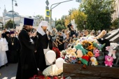 В двадцатую годовщину террористического акта в Беслане митрополит Воскресенский Григорий совершил Литургию и панихиду на Аланском подворье в Москве