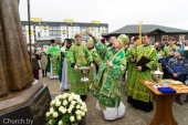 В рамках торжеств, посвященных праведной Софии Слуцкой, Патриарший экзарх всея Беларуси освятил памятник митрополит Филарету (Вахромееву) в Слуцке